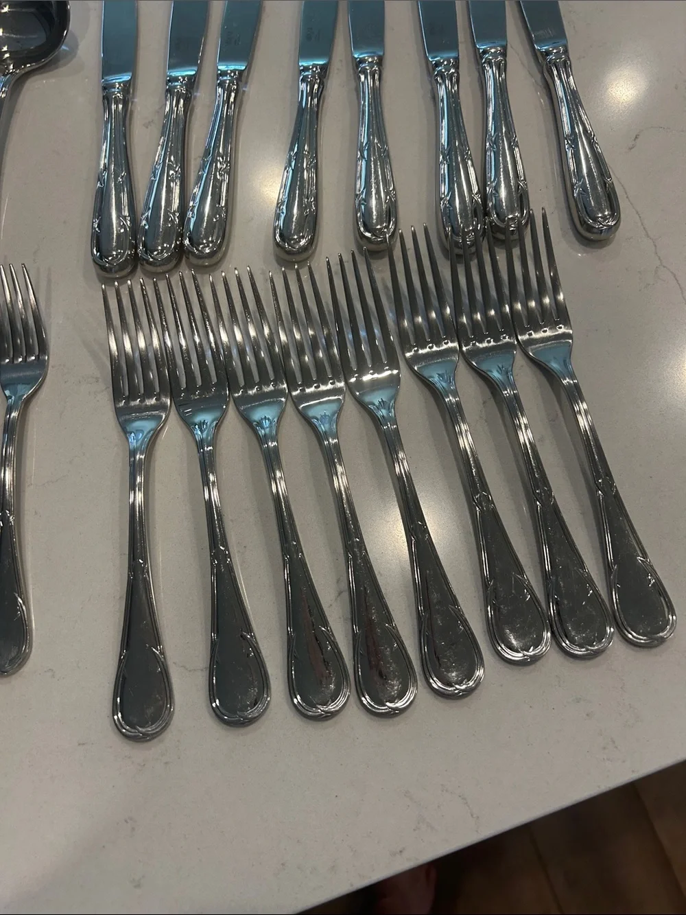 Mikasa Wellington -18/8 Polished Silver Stainless Flatware Set 32 pcs